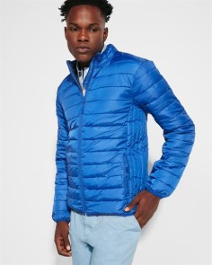 Chaqueta de hombre acolchada con relleno tacto pluma. 