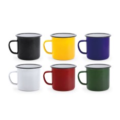 Taza metálica con capacidad de 380ml.