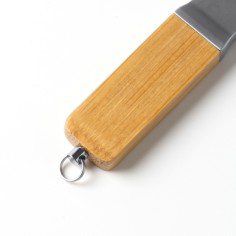 Memoria USB con cuerpo de bambú y capacidad de 16 GB. 2