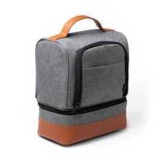 Nevera de políester reciclado RPET con diseño vigoré. Doble compartimento independientes con cierre de cremalleras y con interi